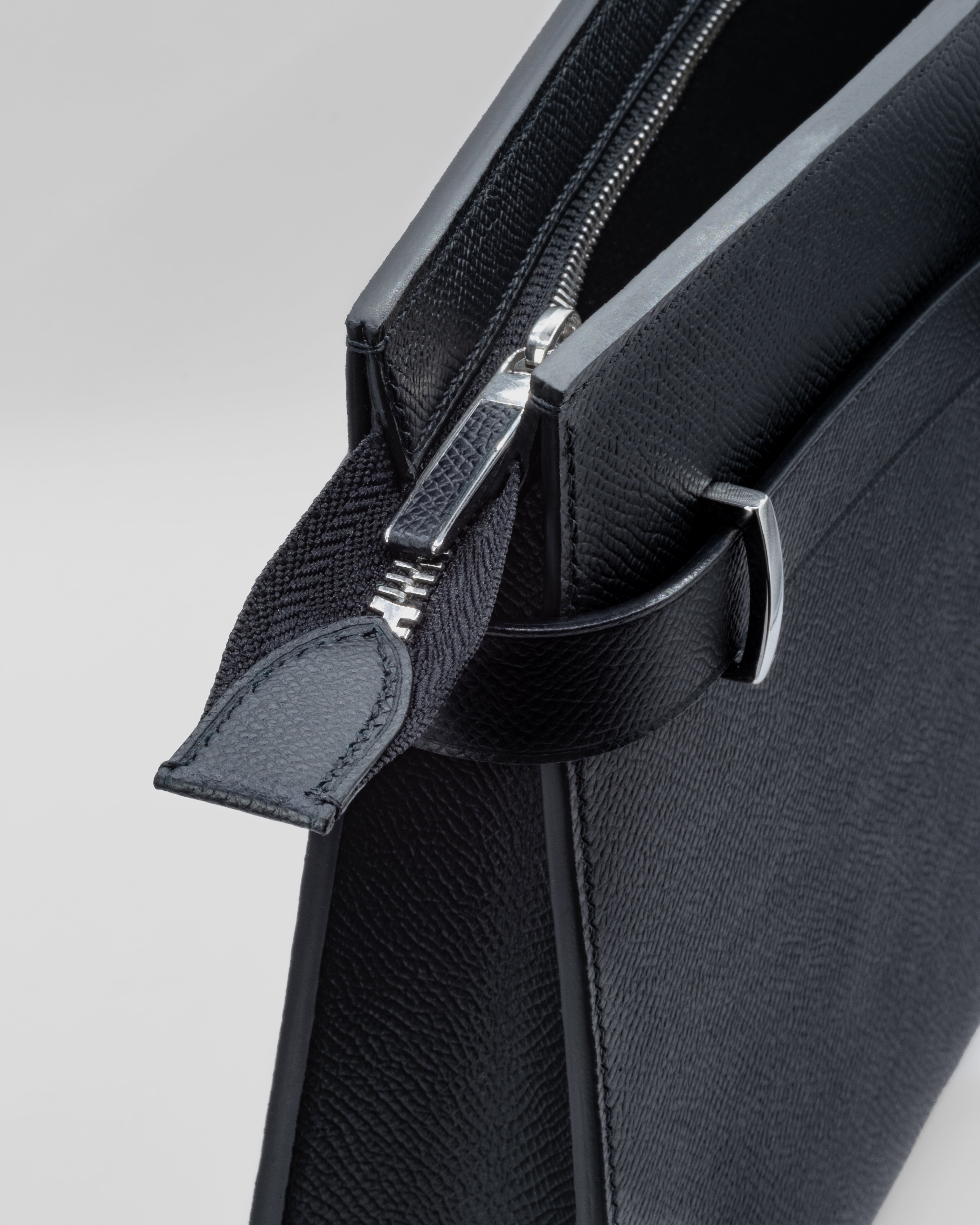 Belmor Pouch Bag - Neutral Black